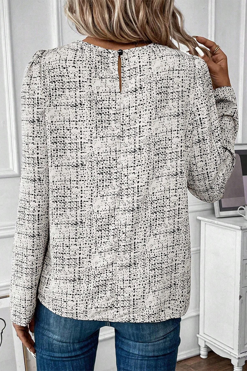 Well Tailored Top with a Graceful Silhouette