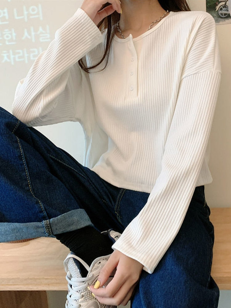 Well Tailored T-Shirt with a Graceful Silhouette