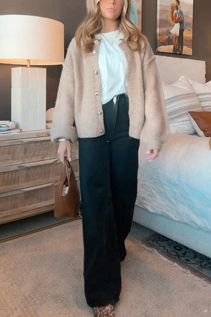 Effortlessly Elegant Cardigan with a Timeless Design