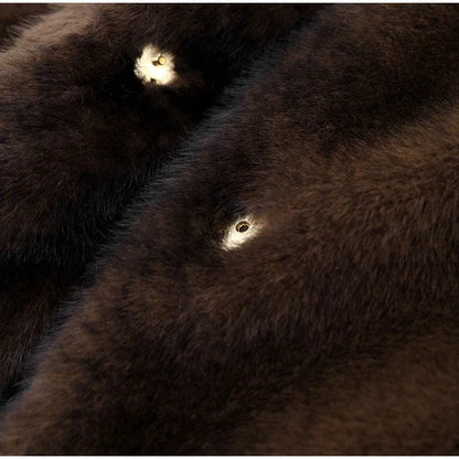 Effortlessly Elegant Coat with a Timeless Design