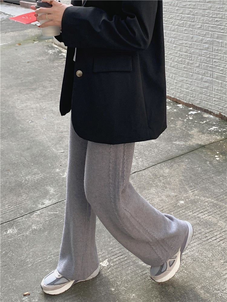Well Tailored Pants with a Graceful Silhouette