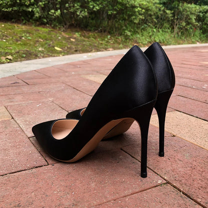Sophisticated Garment with a Clean Classic Look