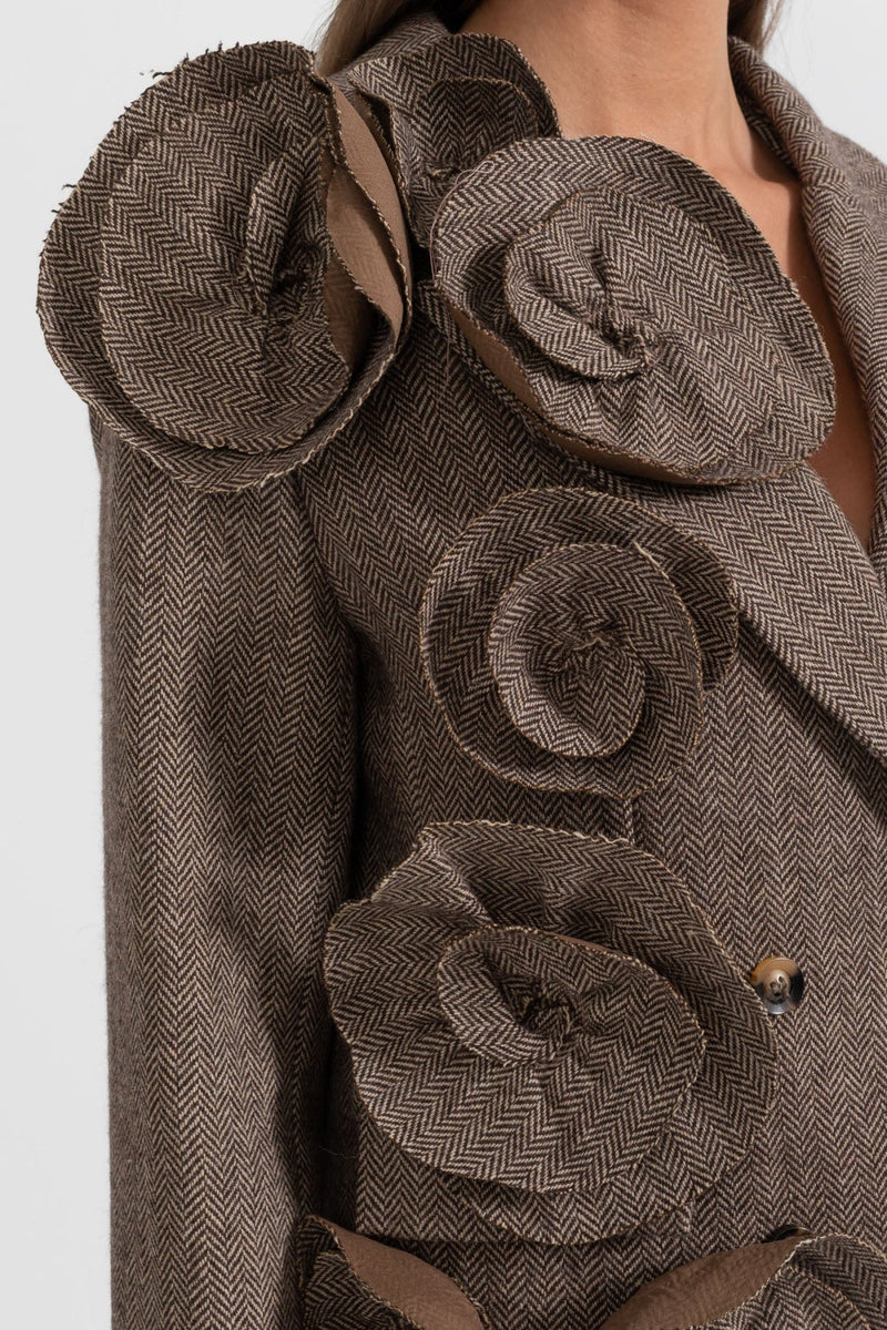 Effortlessly Elegant Garment with a Timeless Design