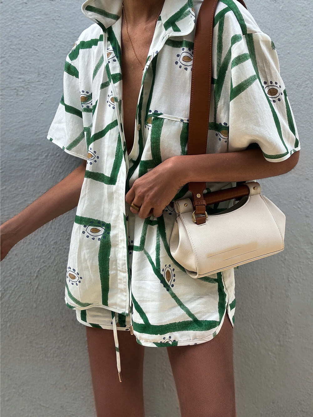 Well Tailored Top with a Graceful Silhouette