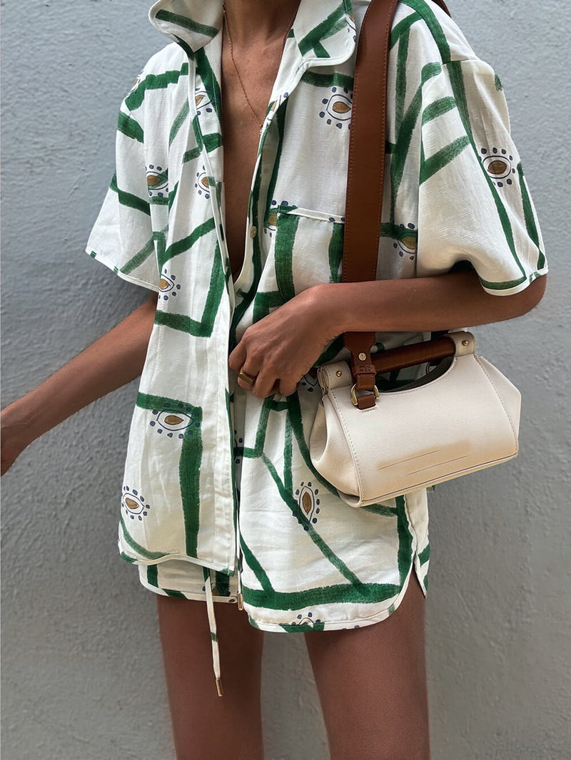 Well Tailored Top with a Graceful Silhouette