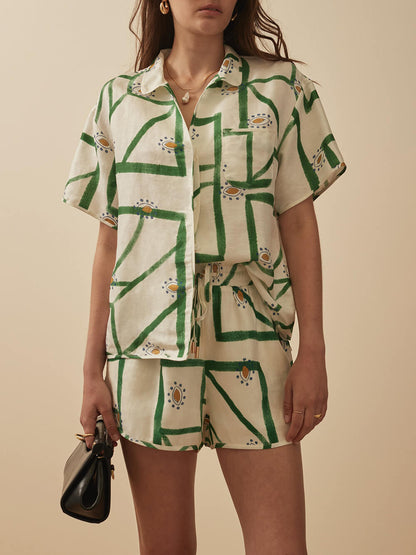 Well Tailored Top with a Graceful Silhouette