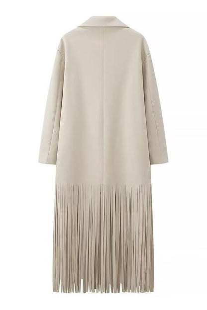 Well Tailored Coat with a Graceful Silhouette