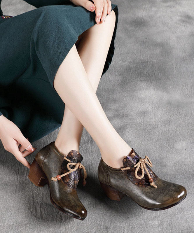 Effortlessly Elegant Heels with a Timeless Design