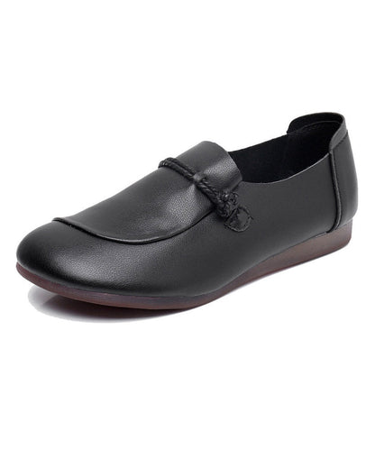 Well Tailored Shoes with a Graceful Silhouette
