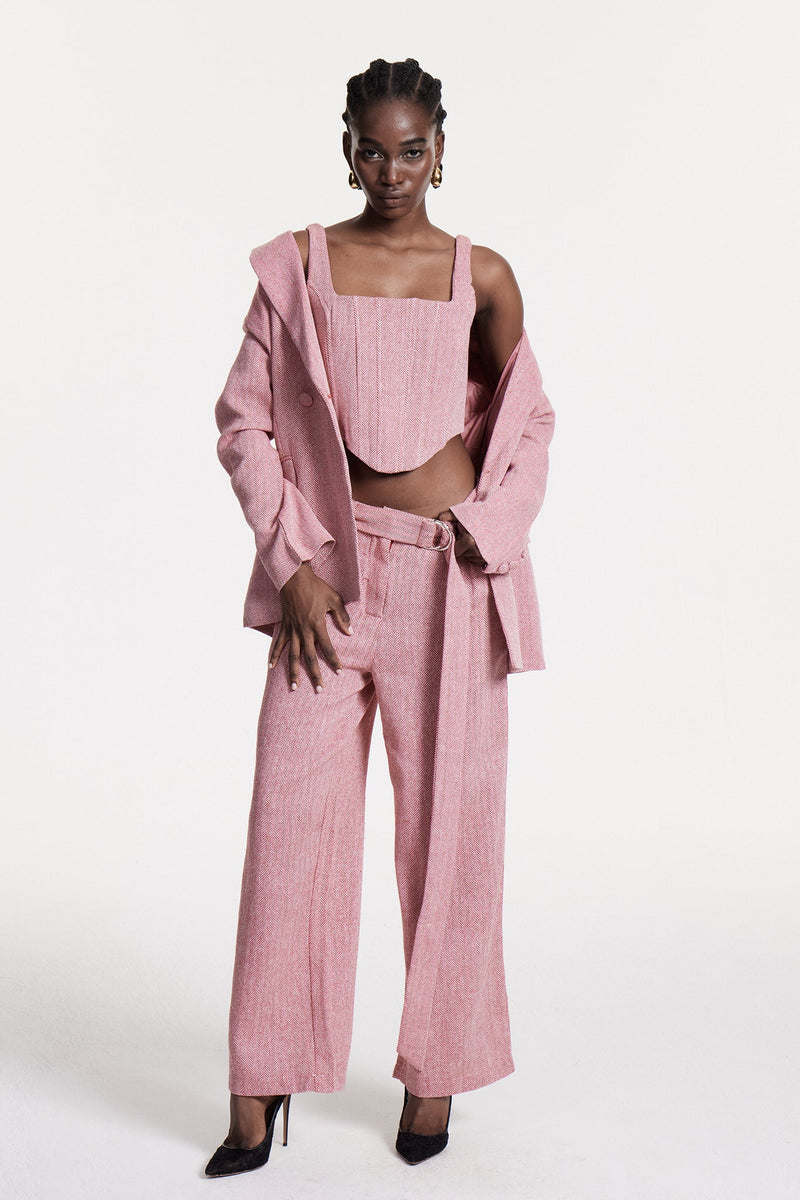 Well Tailored Pants with a Graceful Silhouette