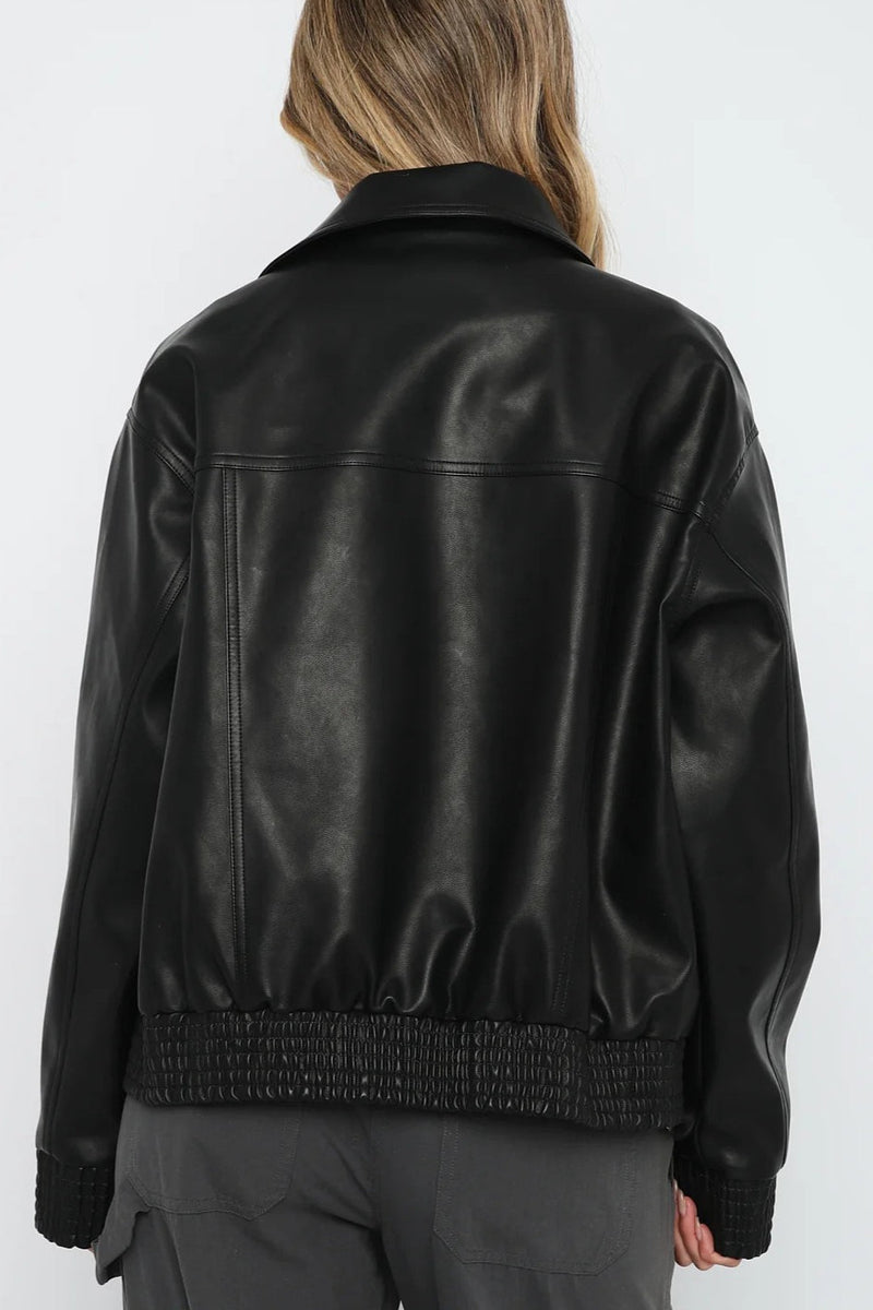 Effortlessly Elegant Jacket with a Timeless Design