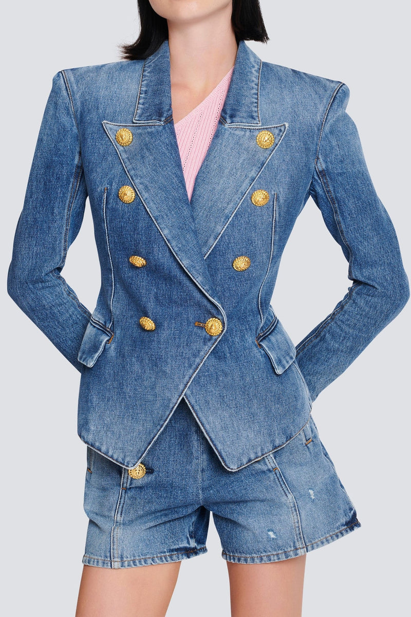Effortlessly Elegant Jacket with a Timeless Design