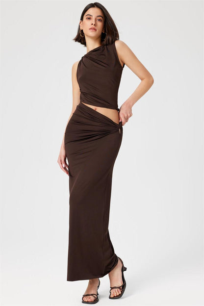 Well Tailored Top with a Graceful Silhouette