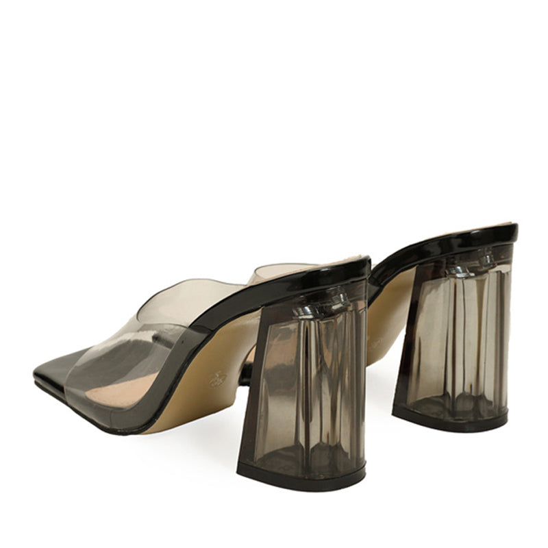 Polished Heels with an Effortless Classic Look