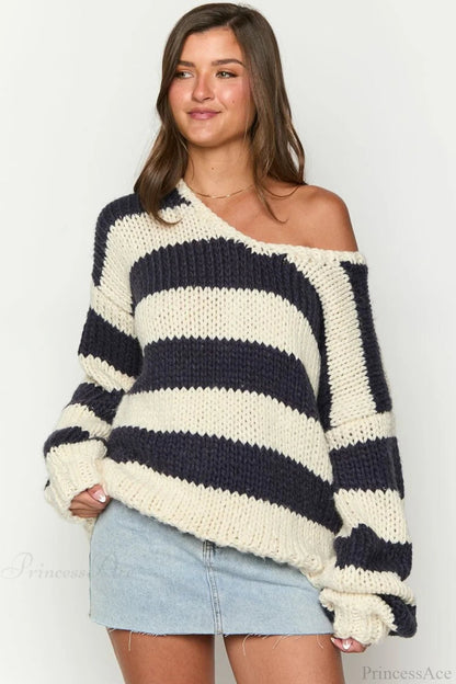 Effortlessly Elegant Sweater with a Timeless Design