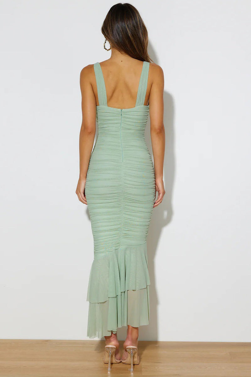 Well Tailored Dress with a Graceful Silhouette