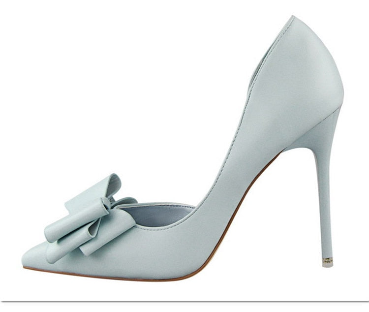 A Vintage Style Heels with Delicate Timeless Details