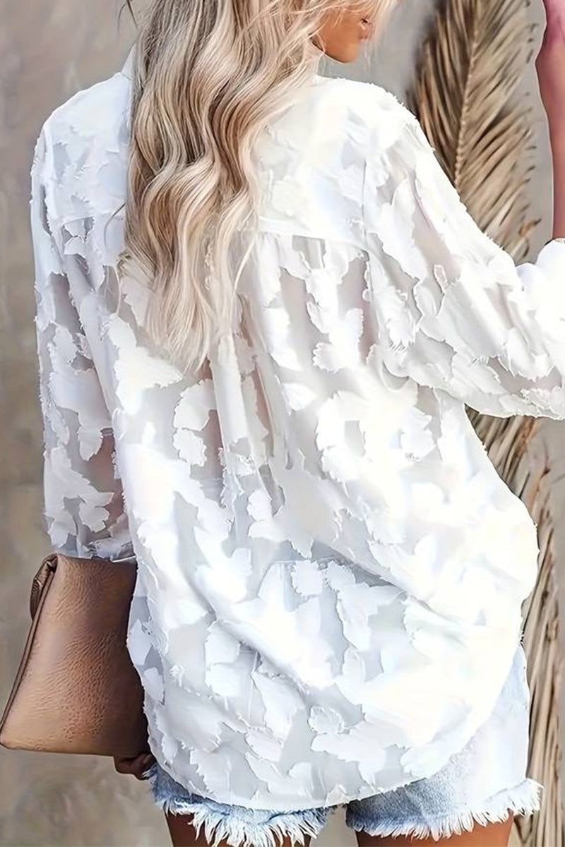 Effortlessly Elegant Top with a Timeless Design