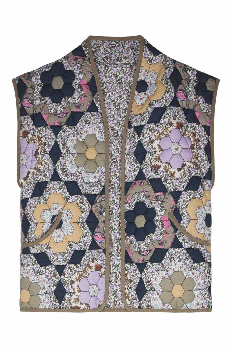 Effortlessly Elegant Jacket with a Timeless Design