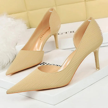 Effortlessly Elegant Heels with a Timeless Design