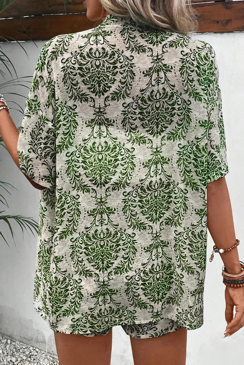 Effortlessly Elegant Top with a Timeless Design