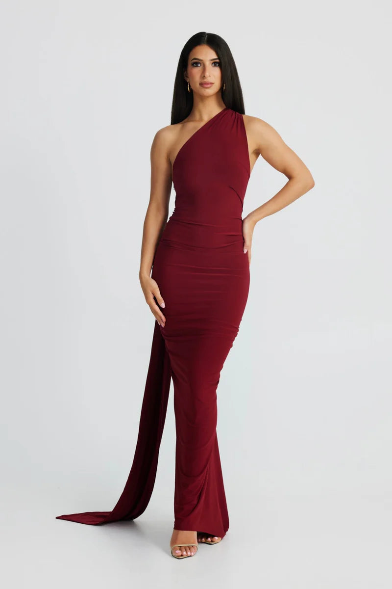 Well Tailored Garment with a Graceful Silhouette