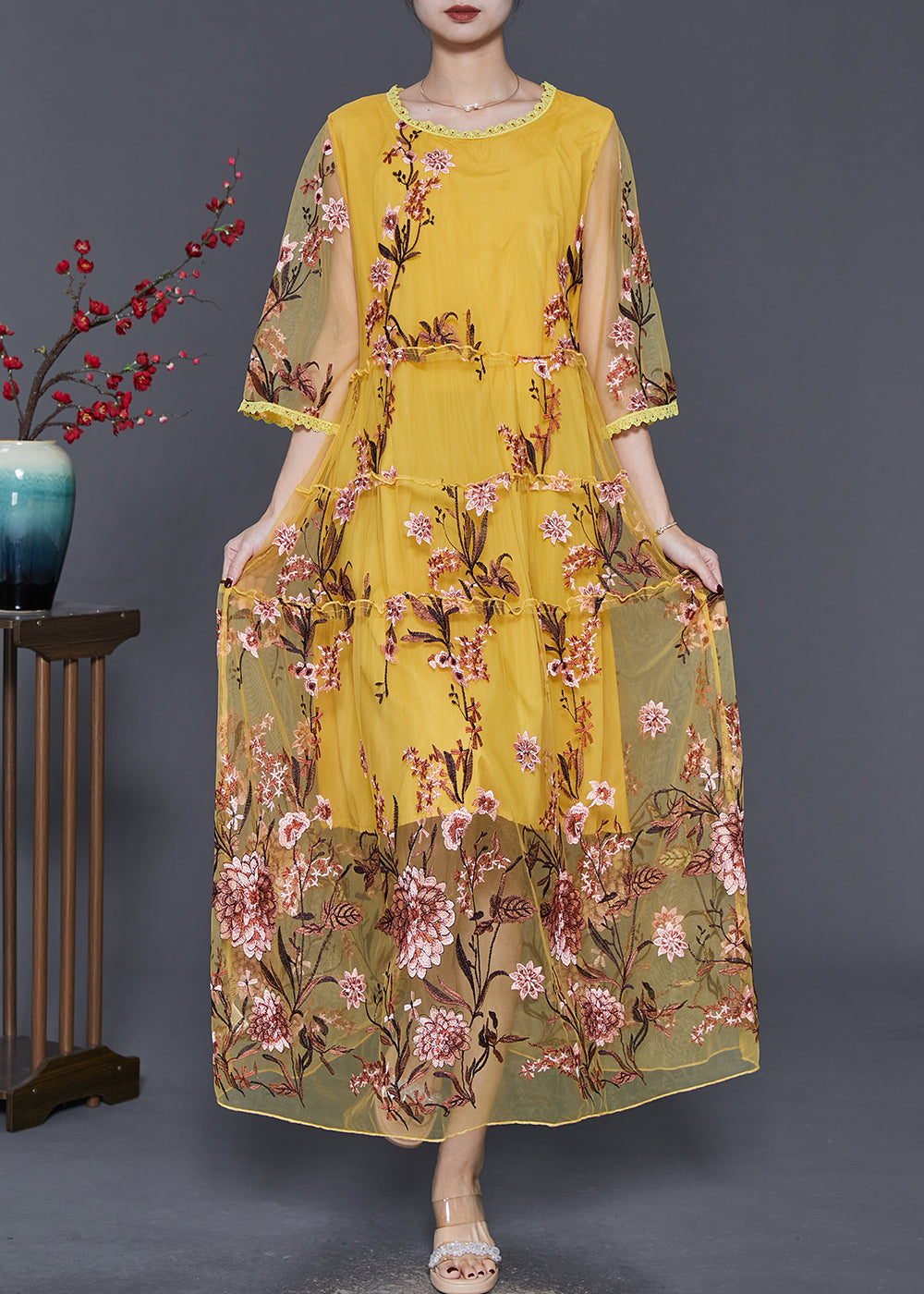Effortlessly Elegant Dress with a Timeless Design