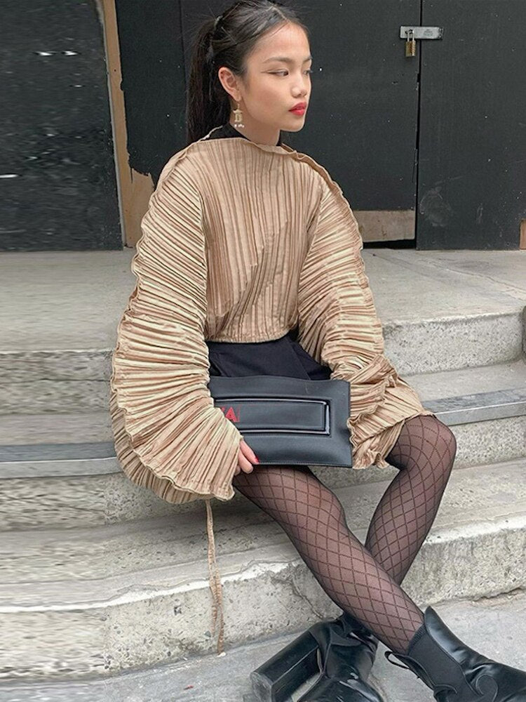 Classic Vintage Pullover with a Flattering Fit