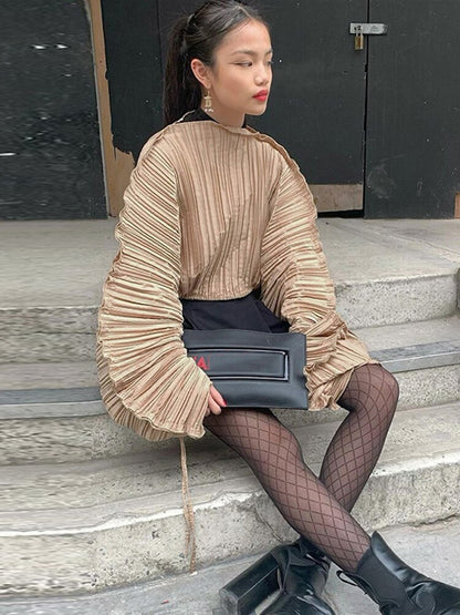 Classic Vintage Pullover with a Flattering Fit