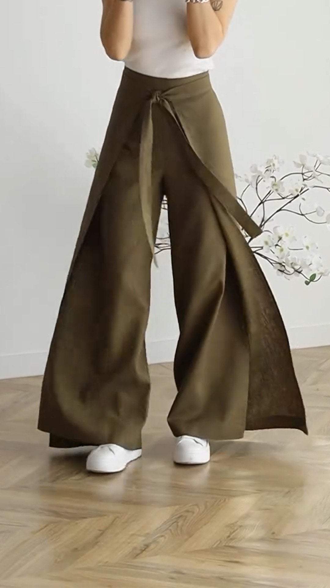 Classic Vintage Trousers with a Flattering Fit