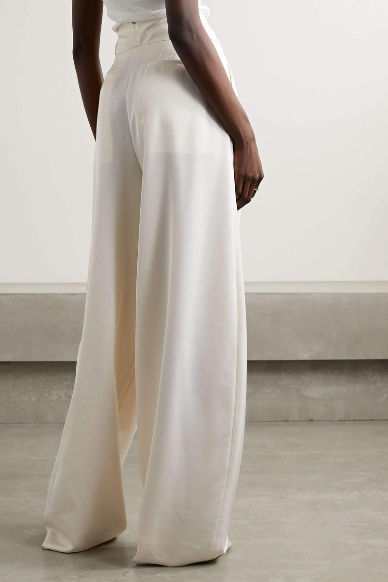 Well Tailored Garment with a Graceful Silhouette