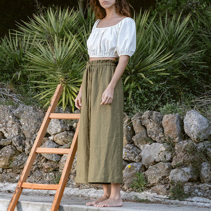 Effortlessly Elegant Pants with a Timeless Design