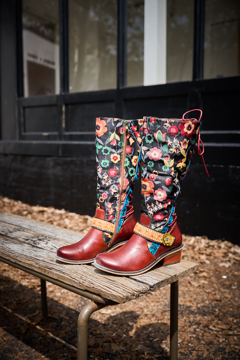 Beautifully Finished Boots in a Timeless Design