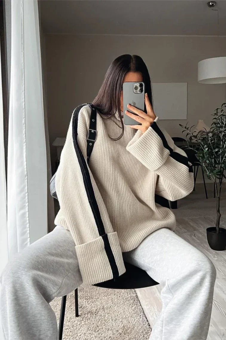 Well Tailored Sweater with a Graceful Silhouette