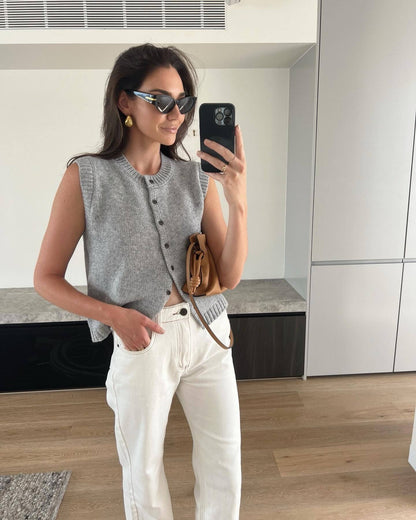 Effortlessly Elegant Garment with a Timeless Design