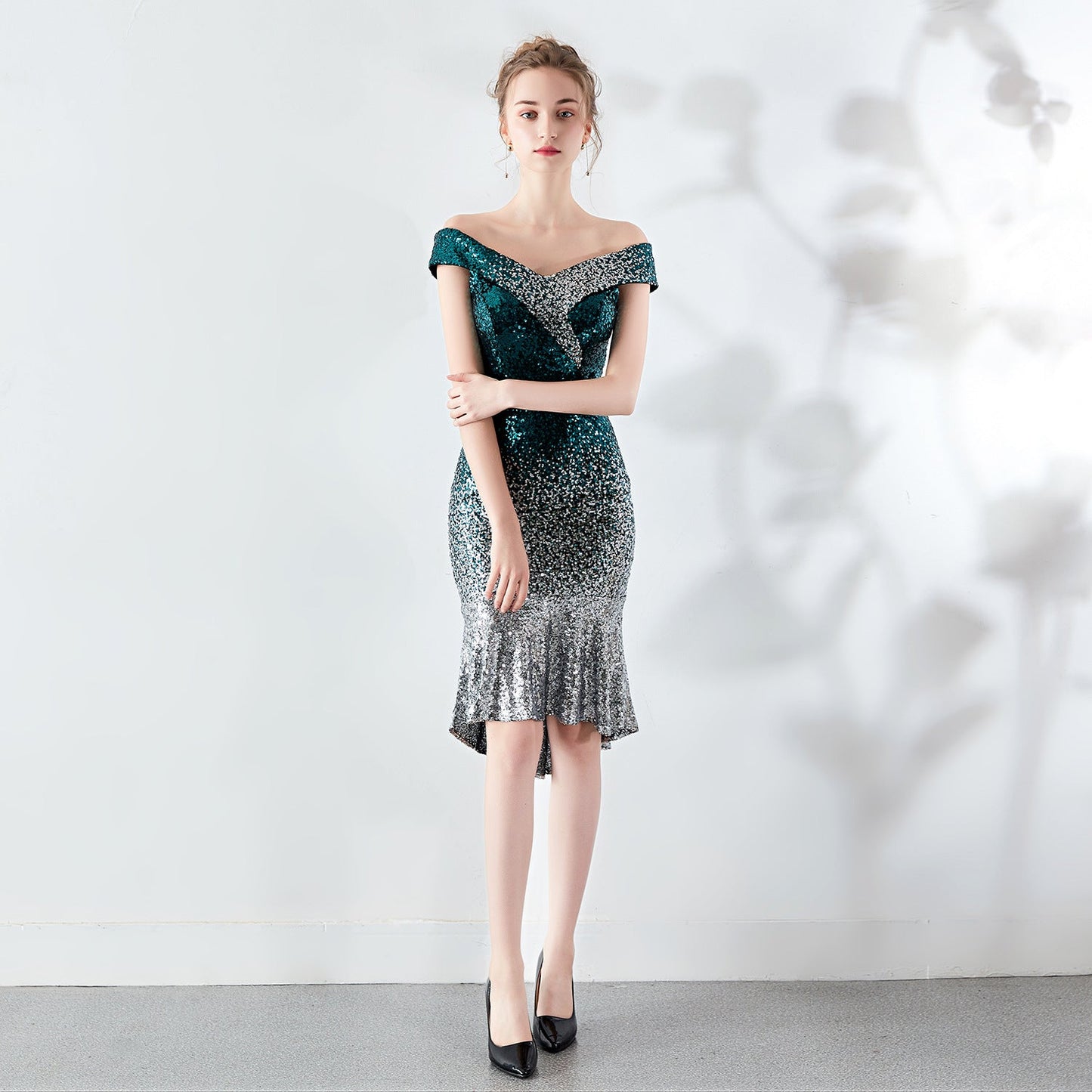 Effortlessly Elegant Dress with a Timeless Design