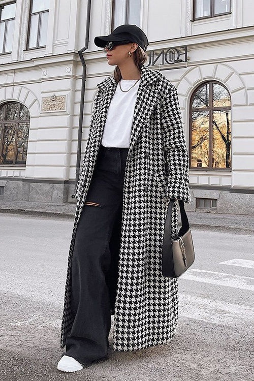 Well Tailored Coat with a Graceful Silhouette