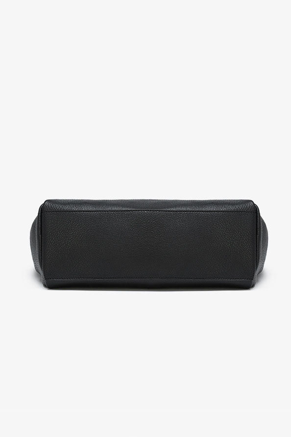 Beautifully Crafted Bag in a Classic Style