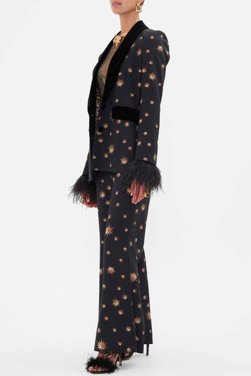 Effortlessly Elegant Pants with a Timeless Design