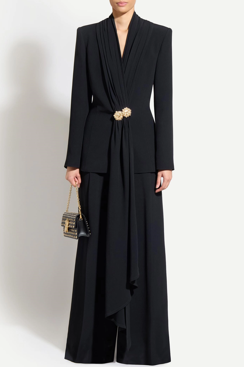 Effortlessly Elegant Pants with a Timeless Design