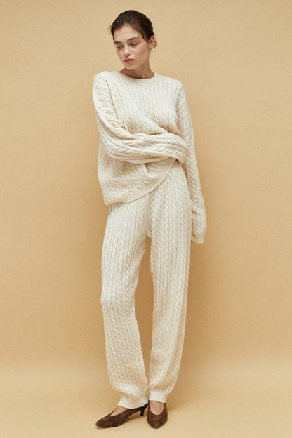 Well Tailored Pants with a Graceful Silhouette