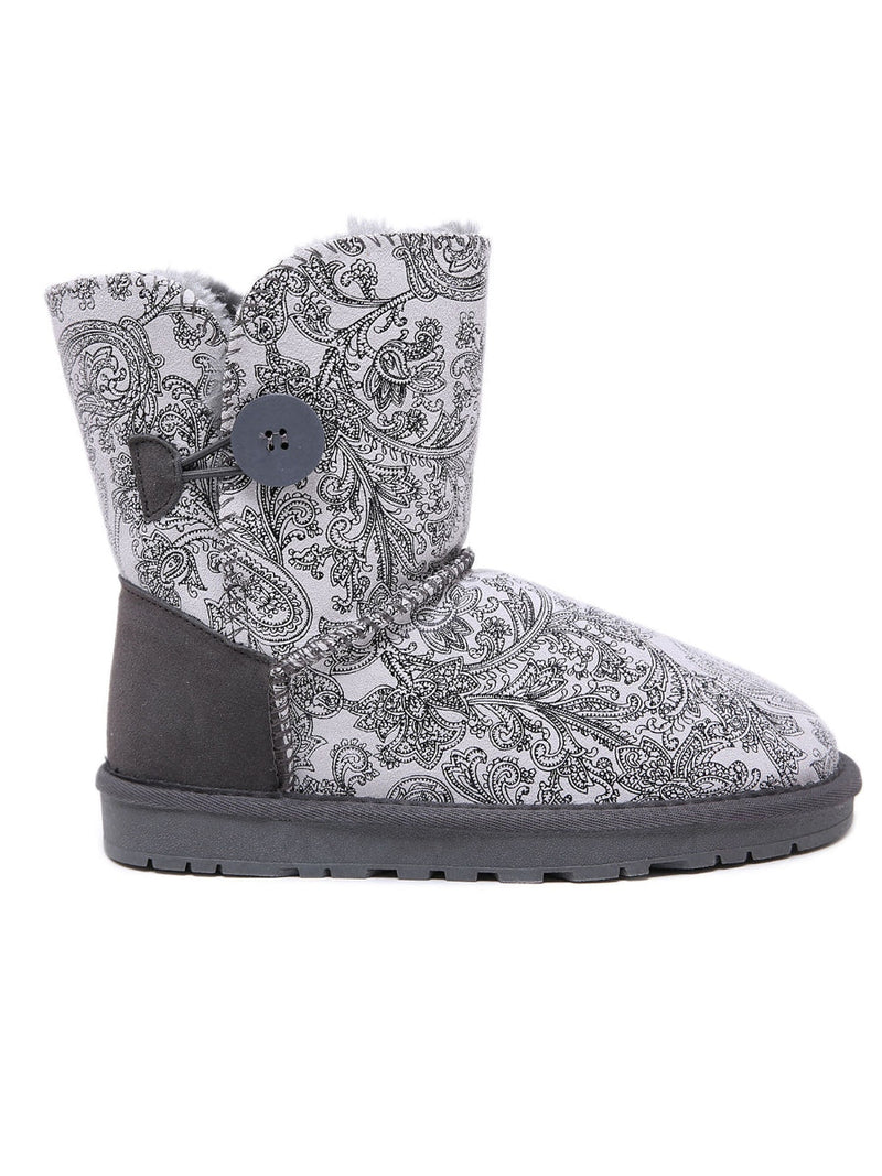 Elegantly Styled Boots for Everyday Wear