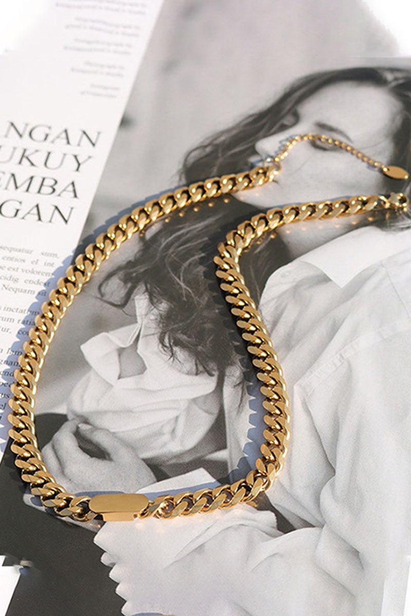 Sophisticated Garment with a Clean Classic Look