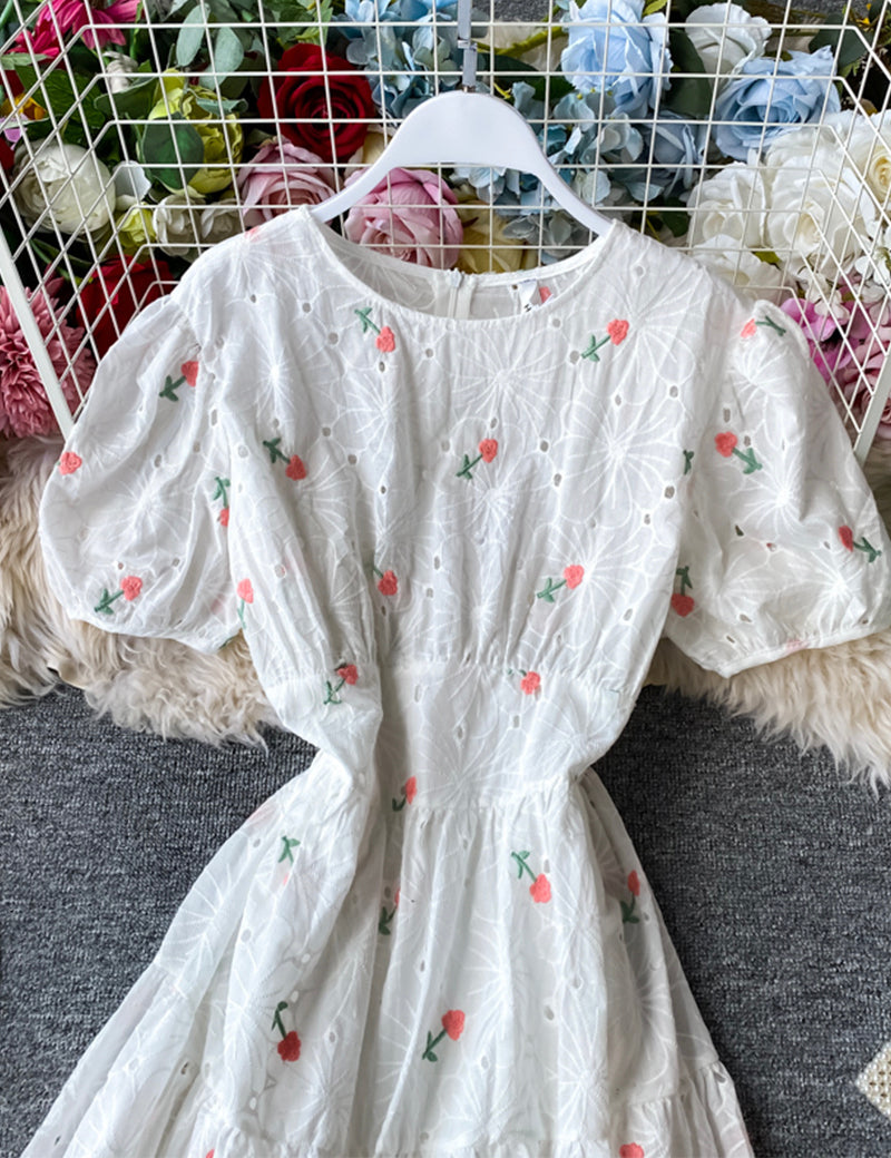 Beautifully Finished Dress in a Timeless Design