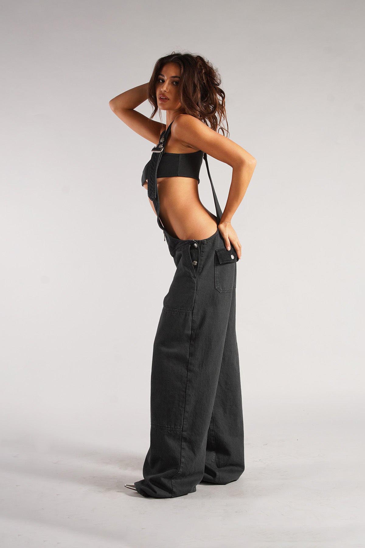 Sophisticated Garment with a Clean Classic Look