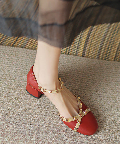 Effortlessly Elegant Sandals with a Timeless Design