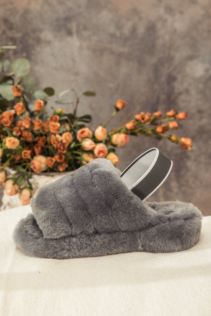 Effortlessly Elegant Sandals with a Timeless Design