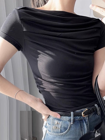 Effortlessly Elegant T-Shirt with a Timeless Design