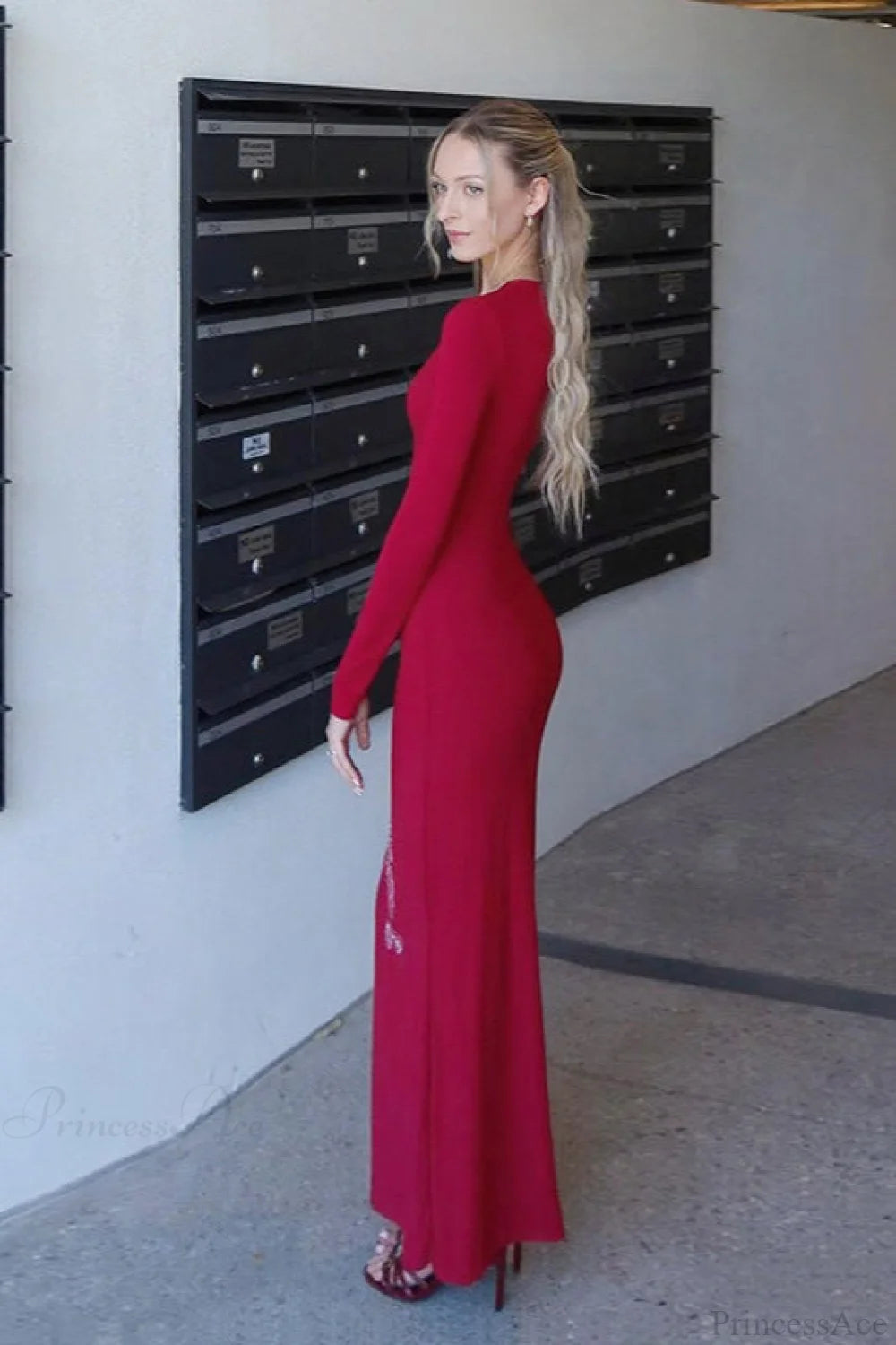 Beautifully Crafted Dress in a Classic Style