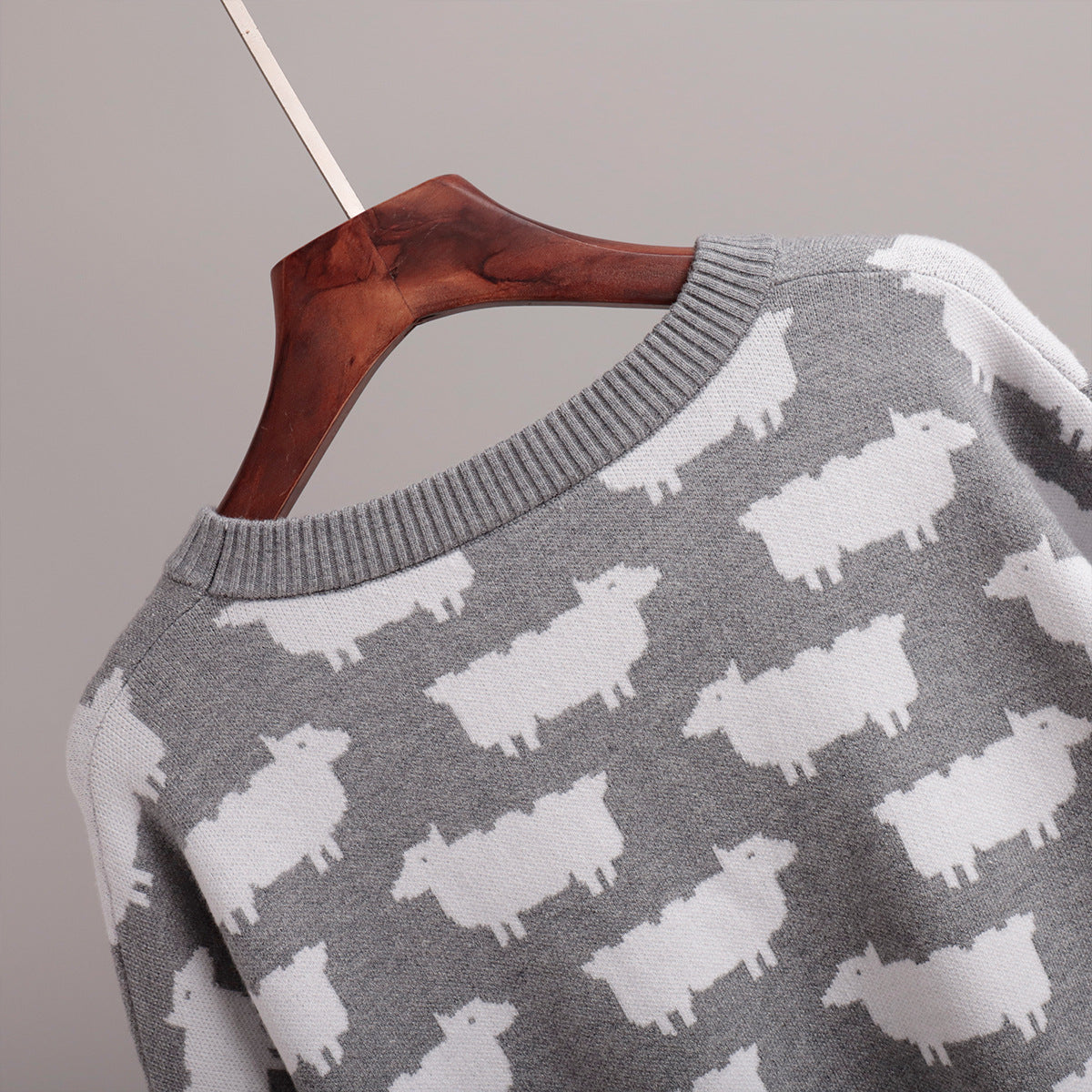 Effortlessly Elegant Sweater with a Timeless Design